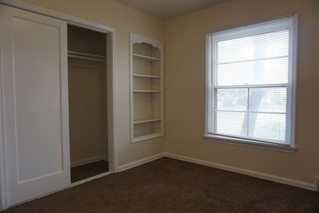 Building Photo - Upgraded 4 Bed 2 Bath Midvale Home