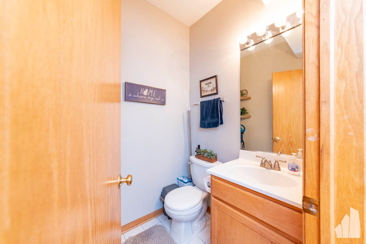 Building Photo - 1401 N Artesian Ave