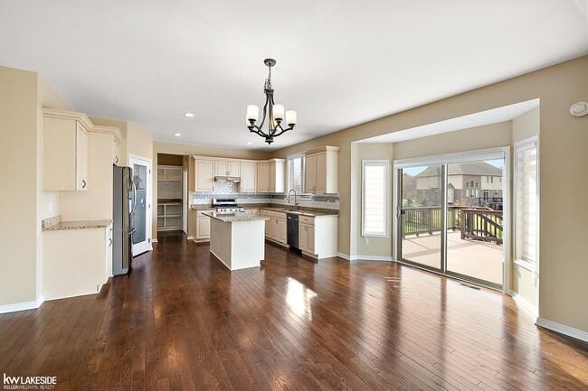 Building Photo - 46267 Terrace Dr