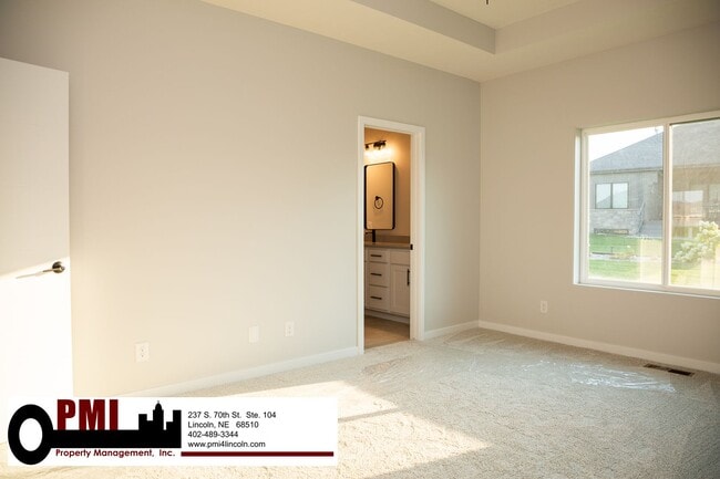 Building Photo - 5 Bedroom 3 bath, beautiful home in North ...