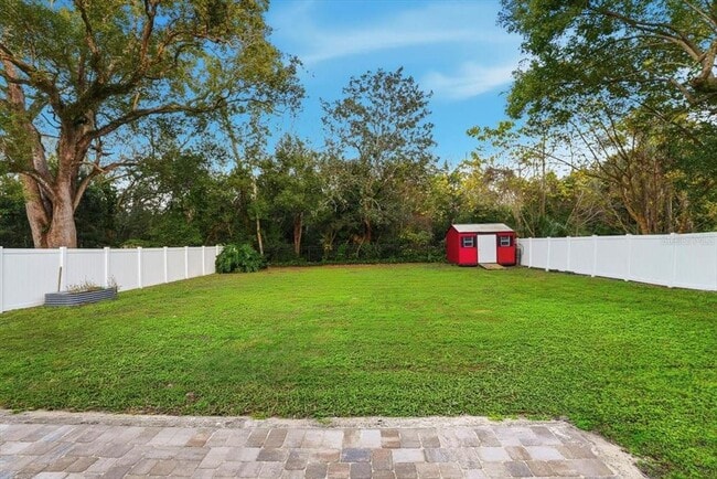 Building Photo - 1826 Pineview Cir