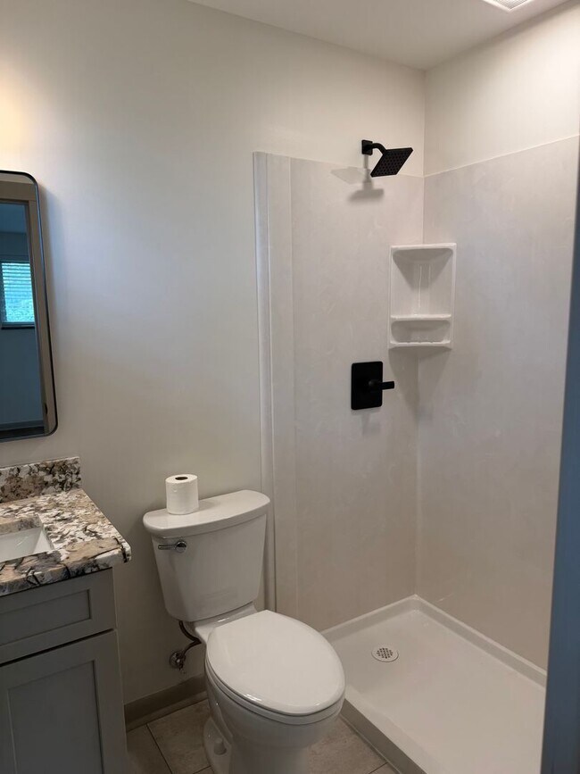Building Photo - Knoxville 37923 - 3 bedroom 2 bath home located in heart of West Knoxville with separate 1 bedroo...