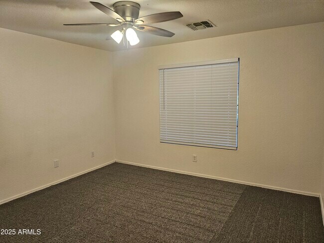 Building Photo - 825 E Lamonte St