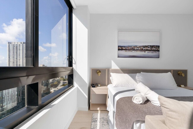 Building Photo - 225 N Miami Ave