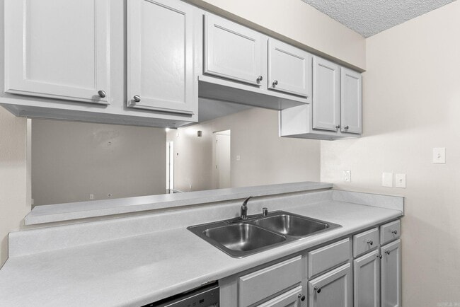 Building Photo - 10 Meadow Ridge Loop