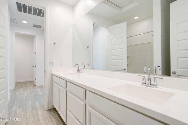 Building Photo - 17032 W El Caminito Dr