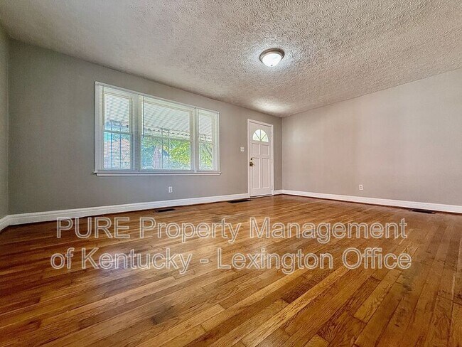 Building Photo - 829 Darley Dr