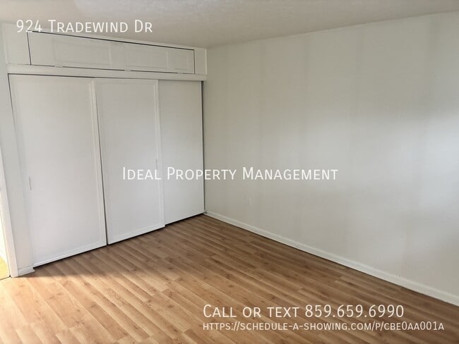 Building Photo - 924 Tradewind Dr