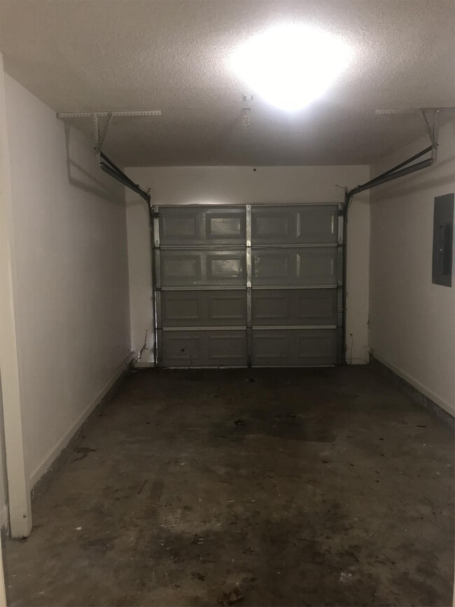 Building Photo - 6035 Creekerton Blvd