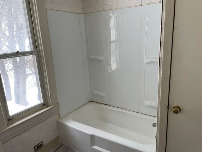 Building Photo - 1045-1047 Sunday St