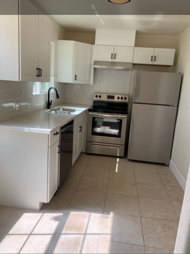 Building Photo - Buchanan Duplex