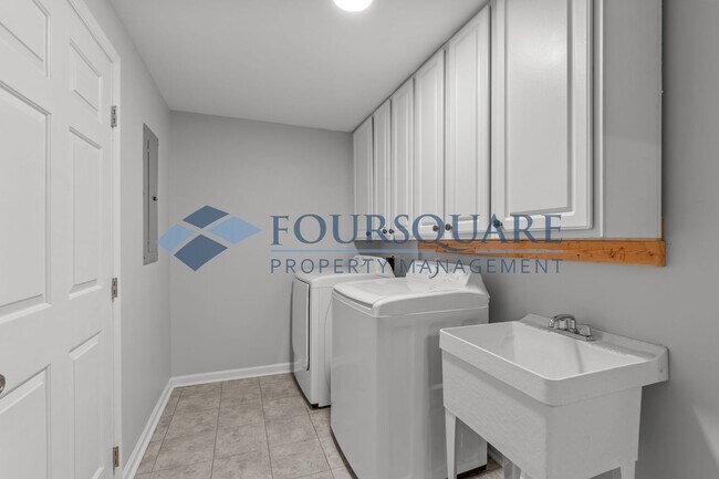 Building Photo - Single Family | One-acre lot in Powell Far...