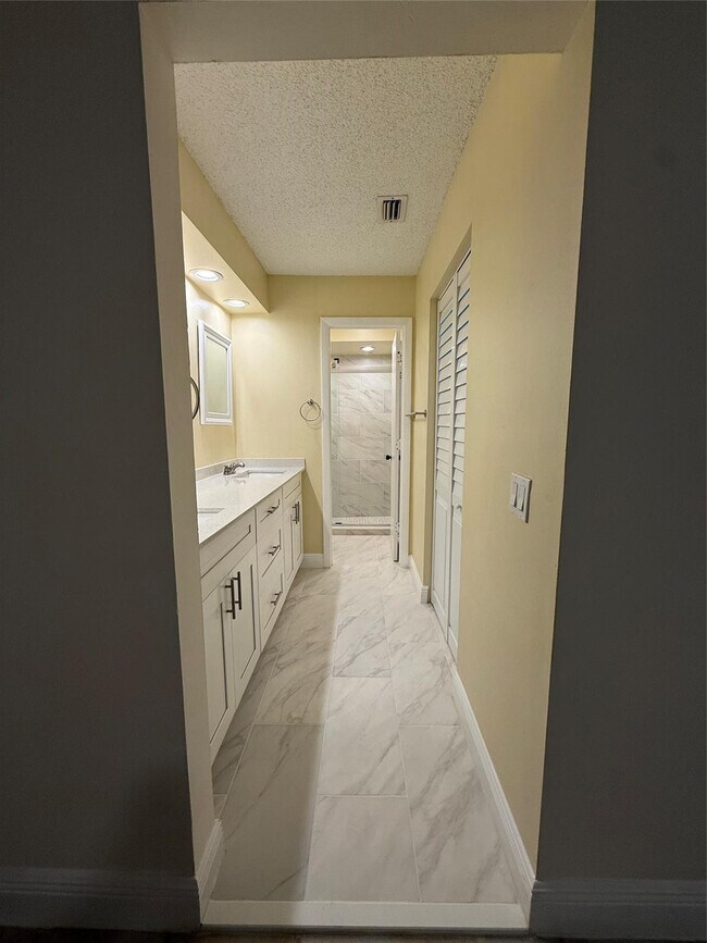 Building Photo - 14925 SW 48th Terrace