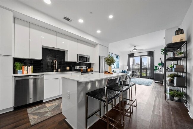 Primary Photo - 1777 Peachtree Rd NE