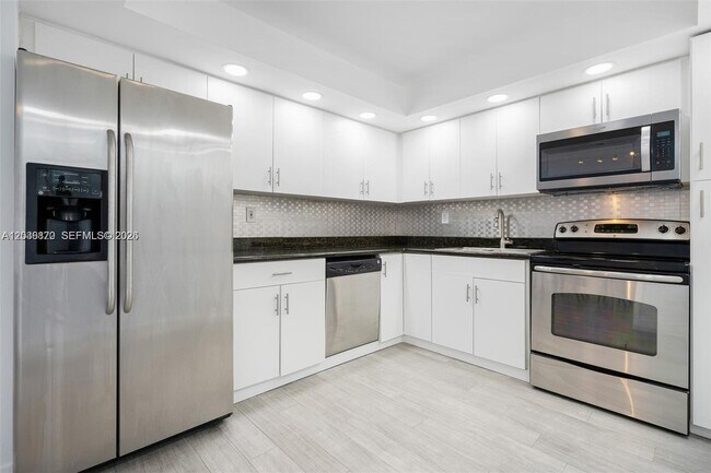 Building Photo - 2780 NE 183rd St
