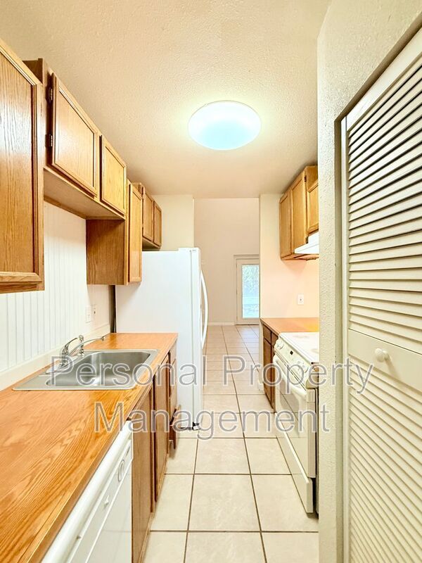 Building Photo - 10303 NE 23rd St