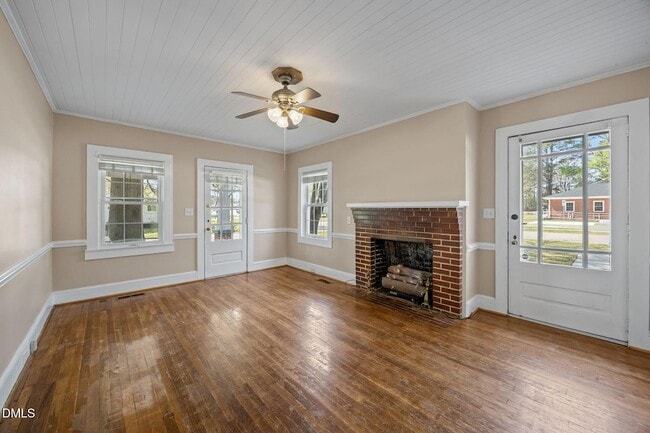 Building Photo - 302 W Main St