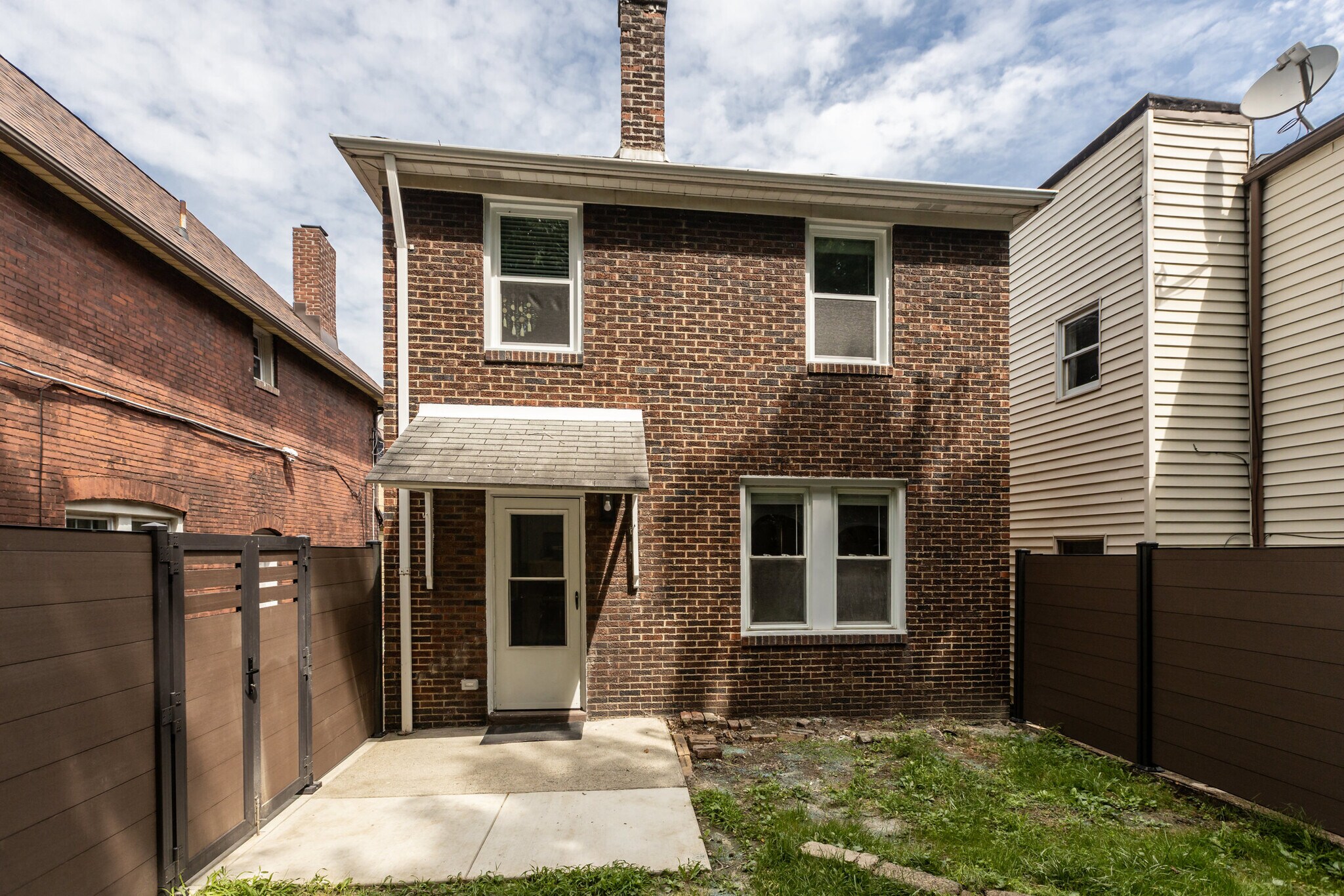 Building Photo - 746 Loretta St