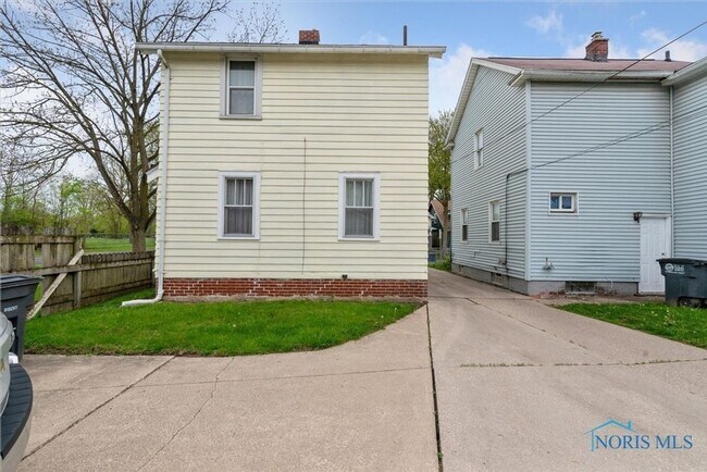 Building Photo - Charming 3BR House in Toledo