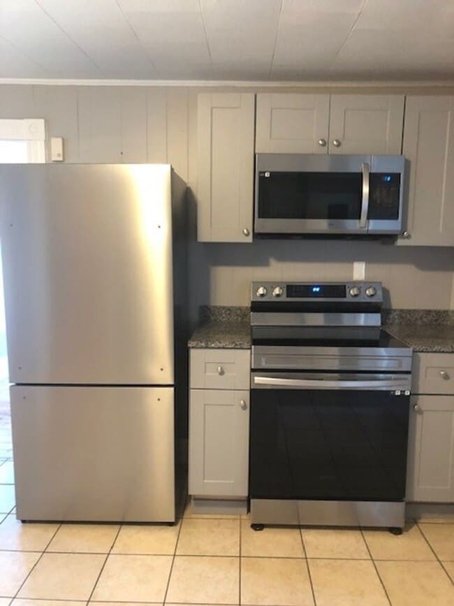 Building Photo - 3 Bedroom Apartment - 1st Floor Unit