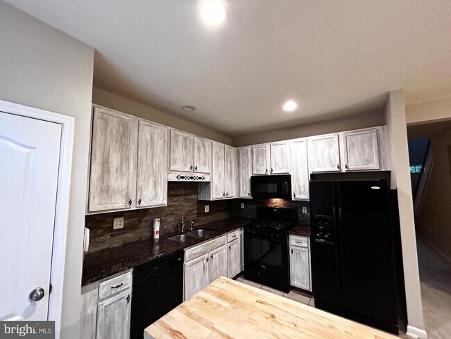 Building Photo - 312 Quinton Oaks Cir