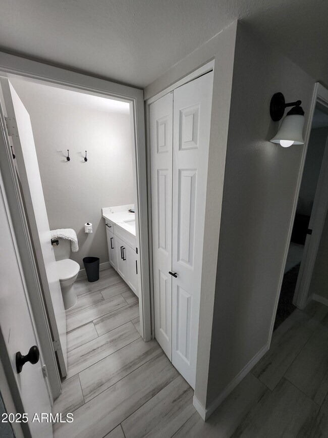 Building Photo - 630 E Julie Dr