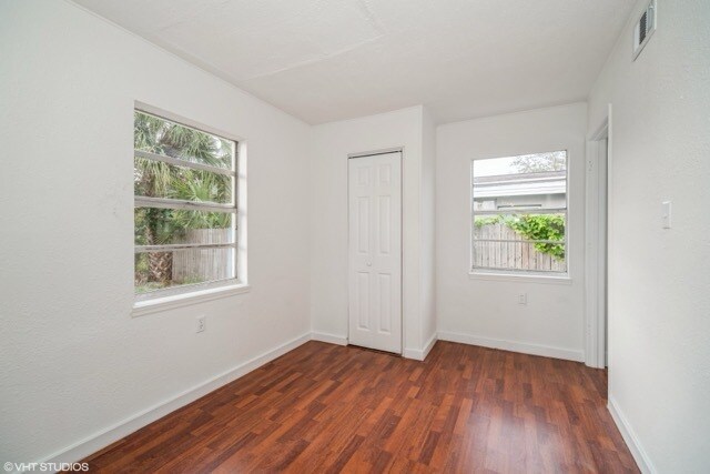 Building Photo - 2154 Henry St NE