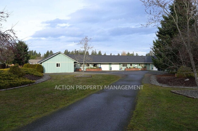 Building Photo - 2 bed, 2 bath, 1 car garage- water, sewer and yard care included!