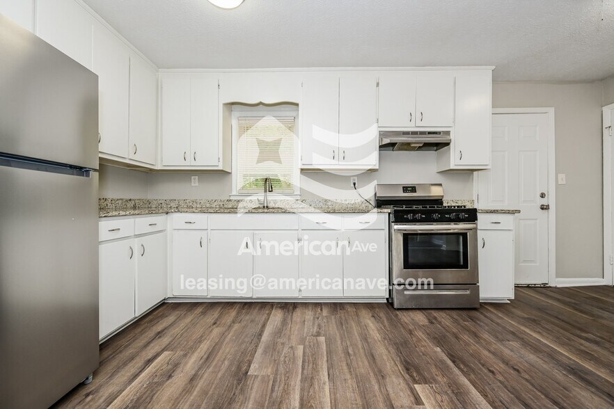 Building Photo - 4902 Gardiner Dr