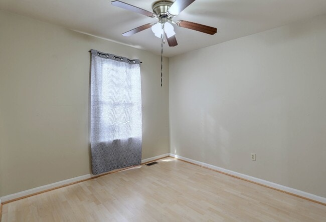 Building Photo - 3BD/2.2BA Fabulous End-Unit Townhome in Columbia