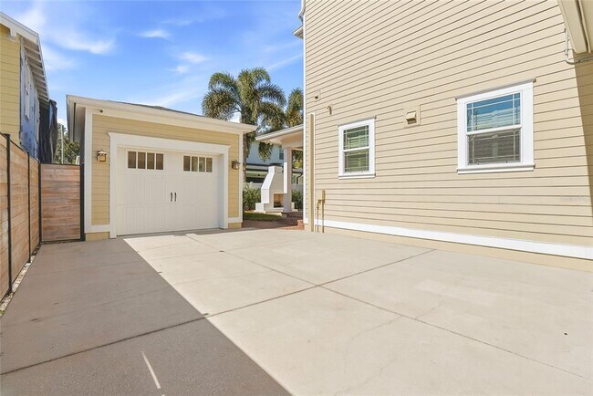 Building Photo - 1505 S Georgia Ave