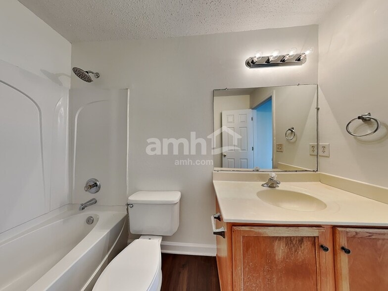 Building Photo - 1066 Bridgend Dr