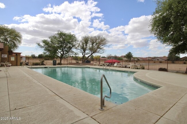 Building Photo - 1456 E 9th St