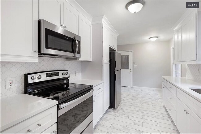Building Photo - 3169 Cloverhurst Dr