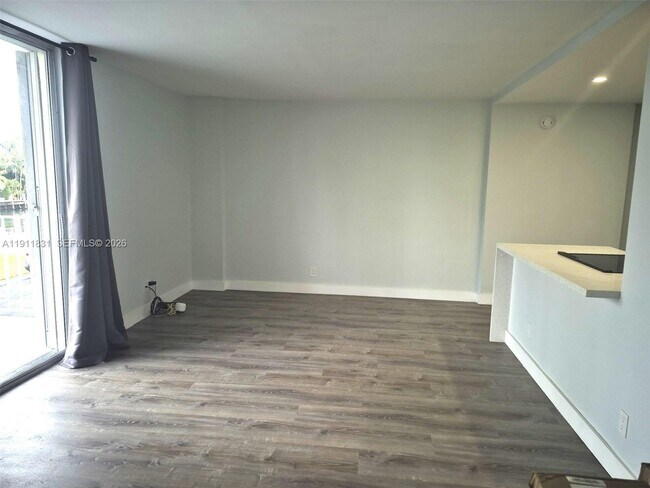 Building Photo - 1731 SE 15th St