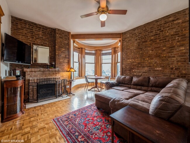 Building Photo - 2800 N Pine Grove Ave