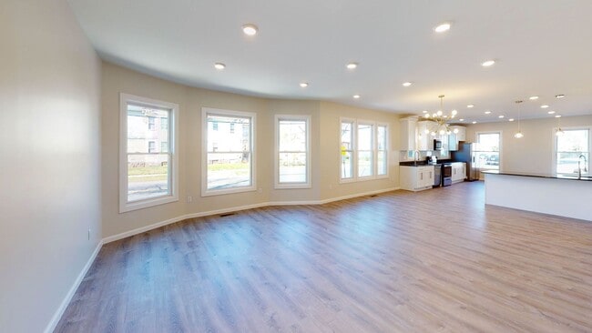Building Photo - Beautiful and Spacious 3 Bedroom Apartment