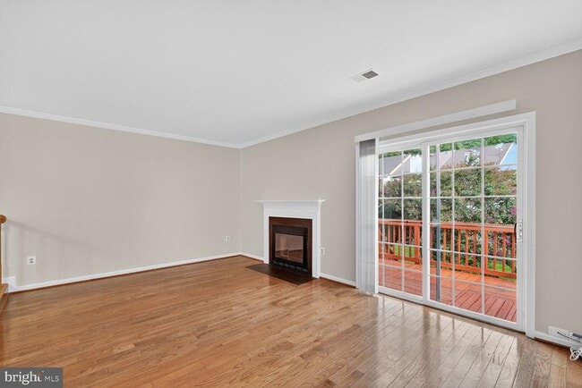 Building Photo - 6076 Heatherwood Dr