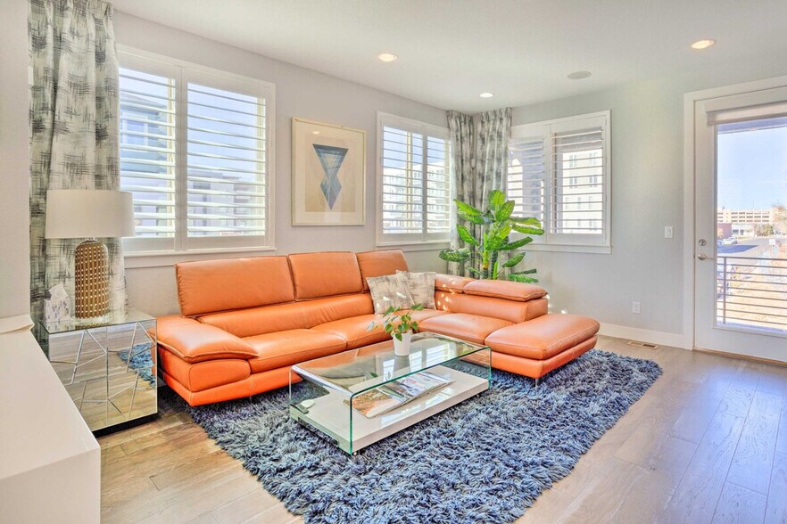 Building Photo - 4260 E Warren Ave