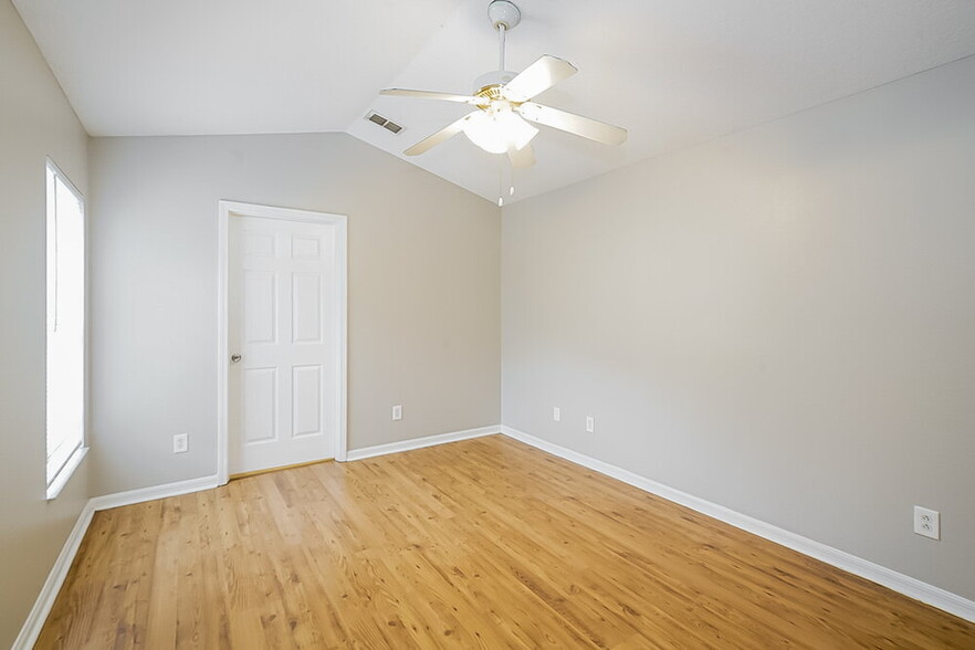 Building Photo - 7445 Oxford Garden Cir
