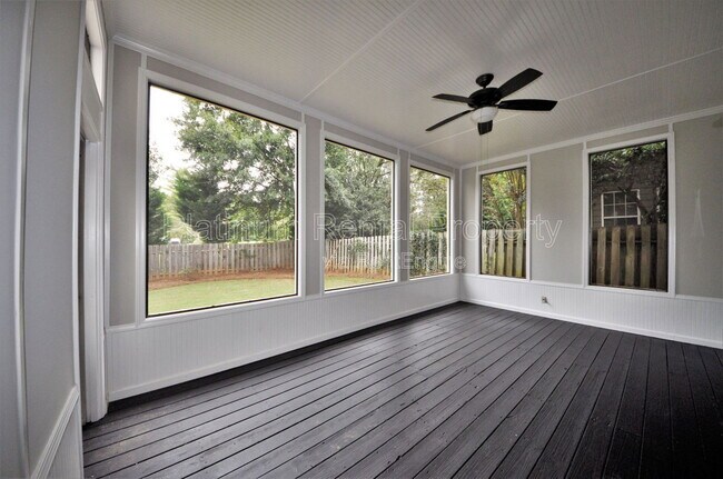 Building Photo - 11080 Crabapple Lake Dr