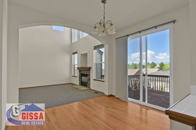 Building Photo - Beautiful home with views of Pikes Peak!