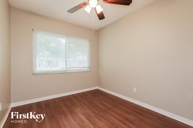 Building Photo - 10112 N Ashley St