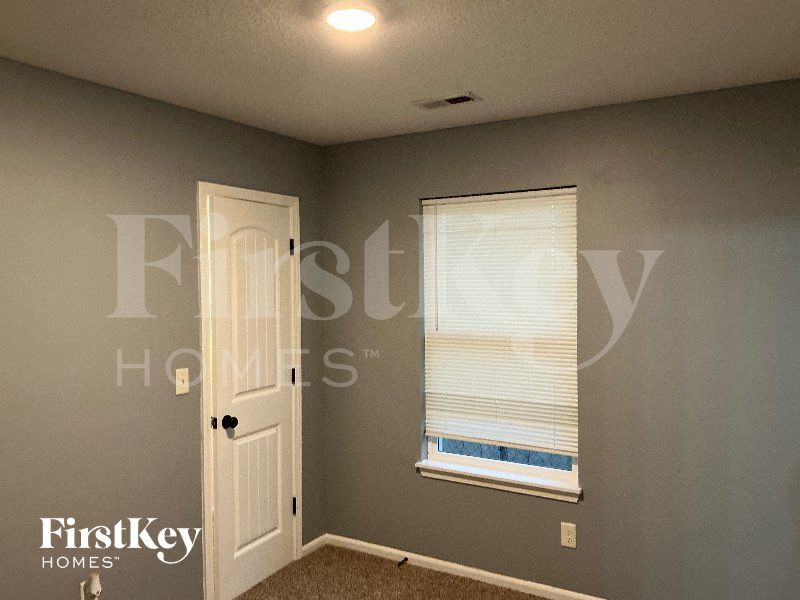 Building Photo - 5110 N Bellaire Ave