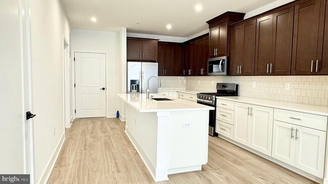 Building Photo - 18104 Donatello Dr