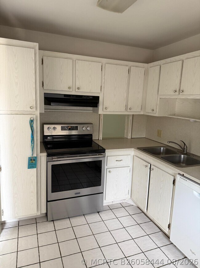 Building Photo - 4465 Luxemburg Ct