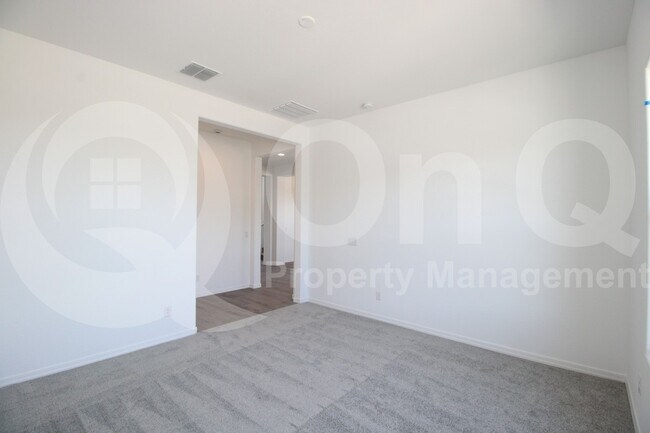 Building Photo - 19031 E Braeburn Ln