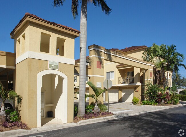Building Photo - 761 N Pine Island Rd