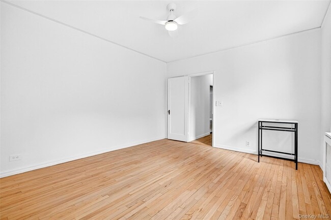 Building Photo - 2 Greenridge Ave