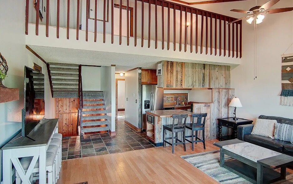 Building Photo - 350 Old Fish Creek Falls Rd